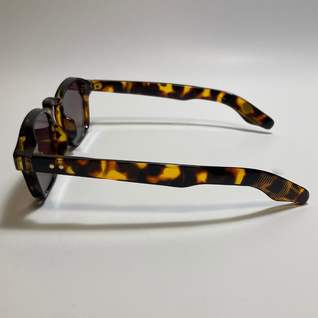 brown round wayfarer sunglasses