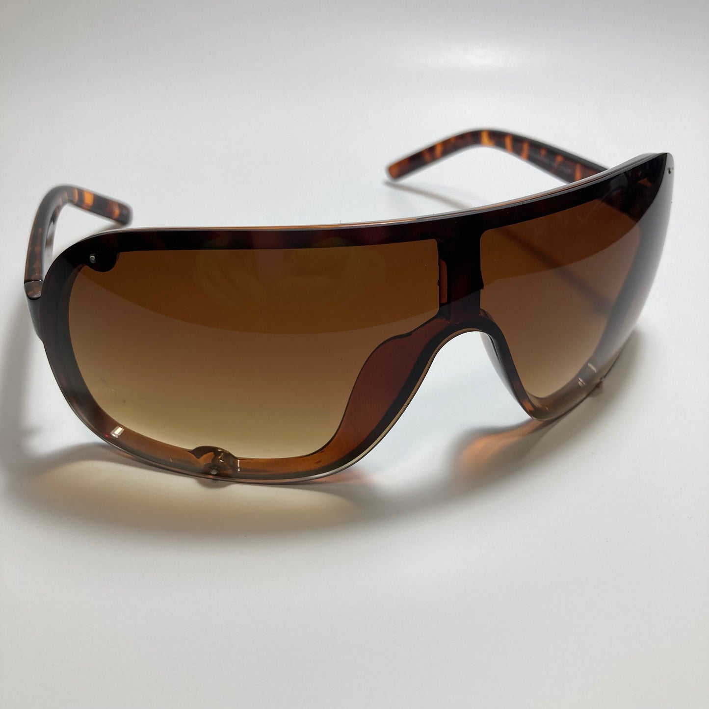 mens and womens brown mirrored shield sunglasses