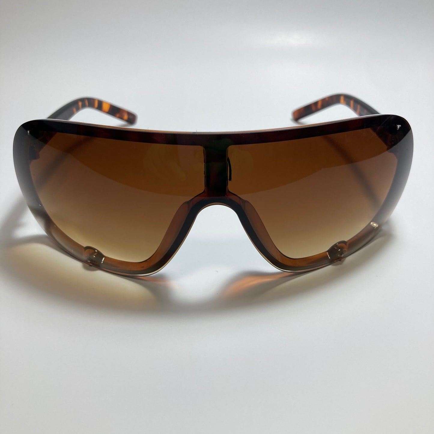 mens and womens brown mirrored shield sunglasses