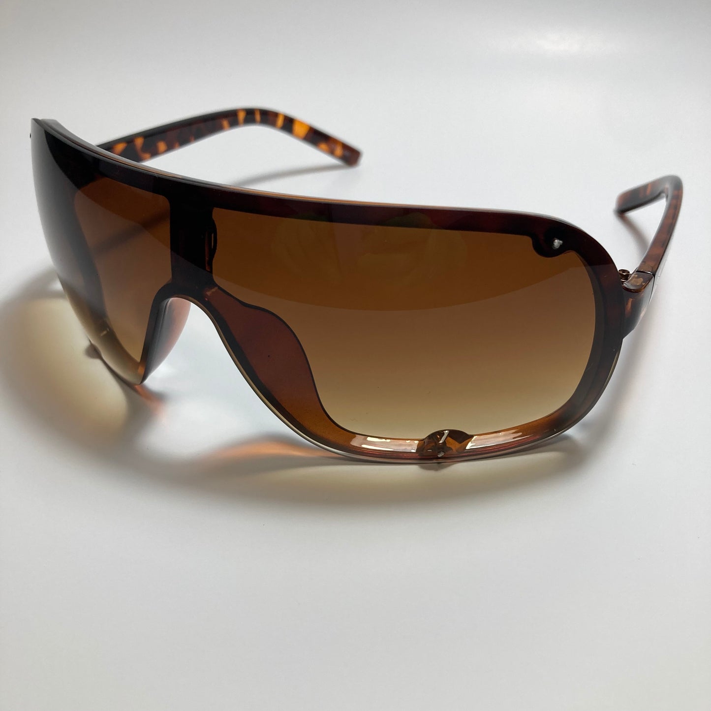 mens and womens brown mirrored shield sunglasses