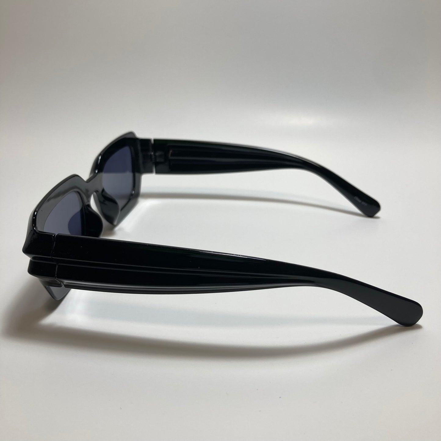 womens black chunky frame sunglasses