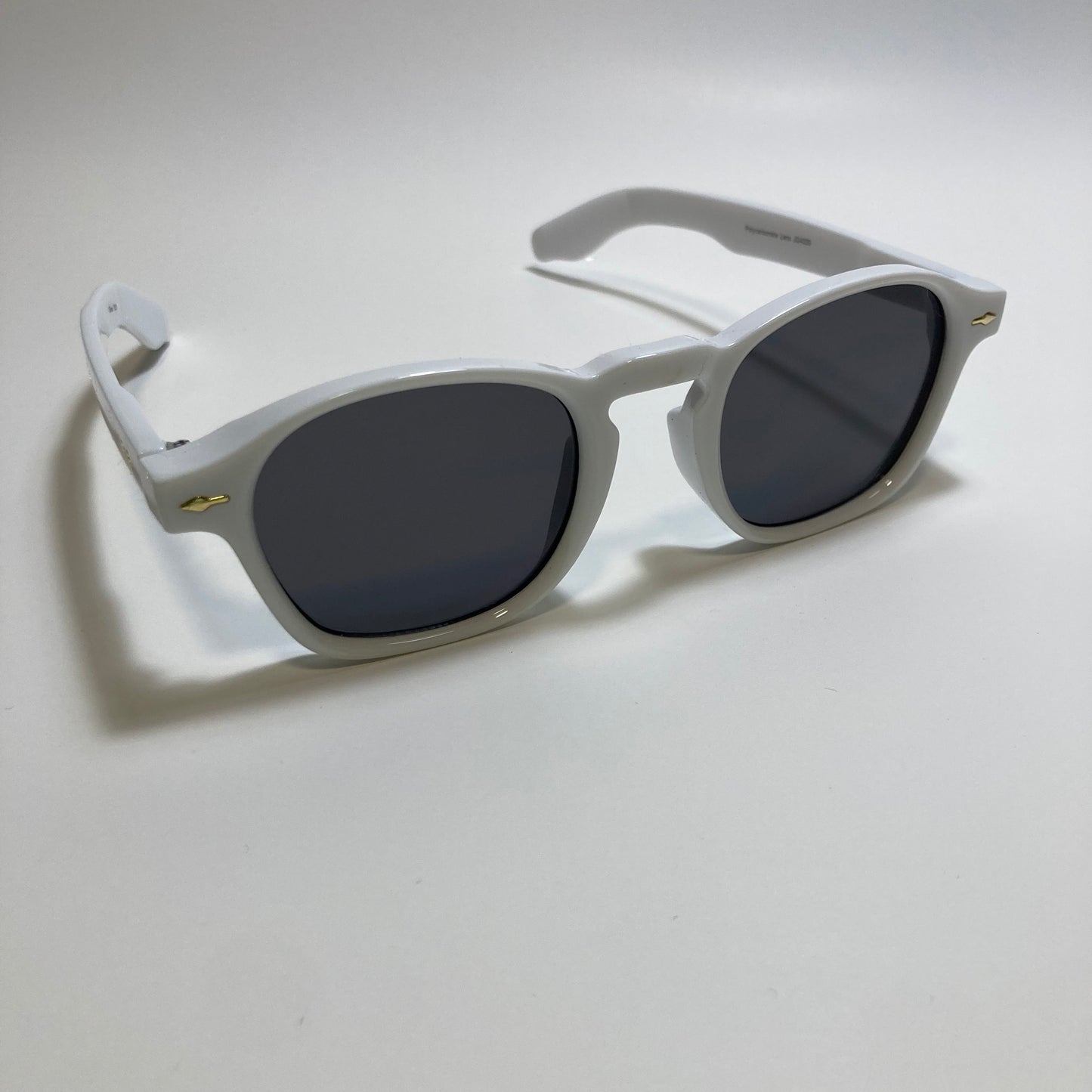 white round wayfarer sunglasses with black lenses