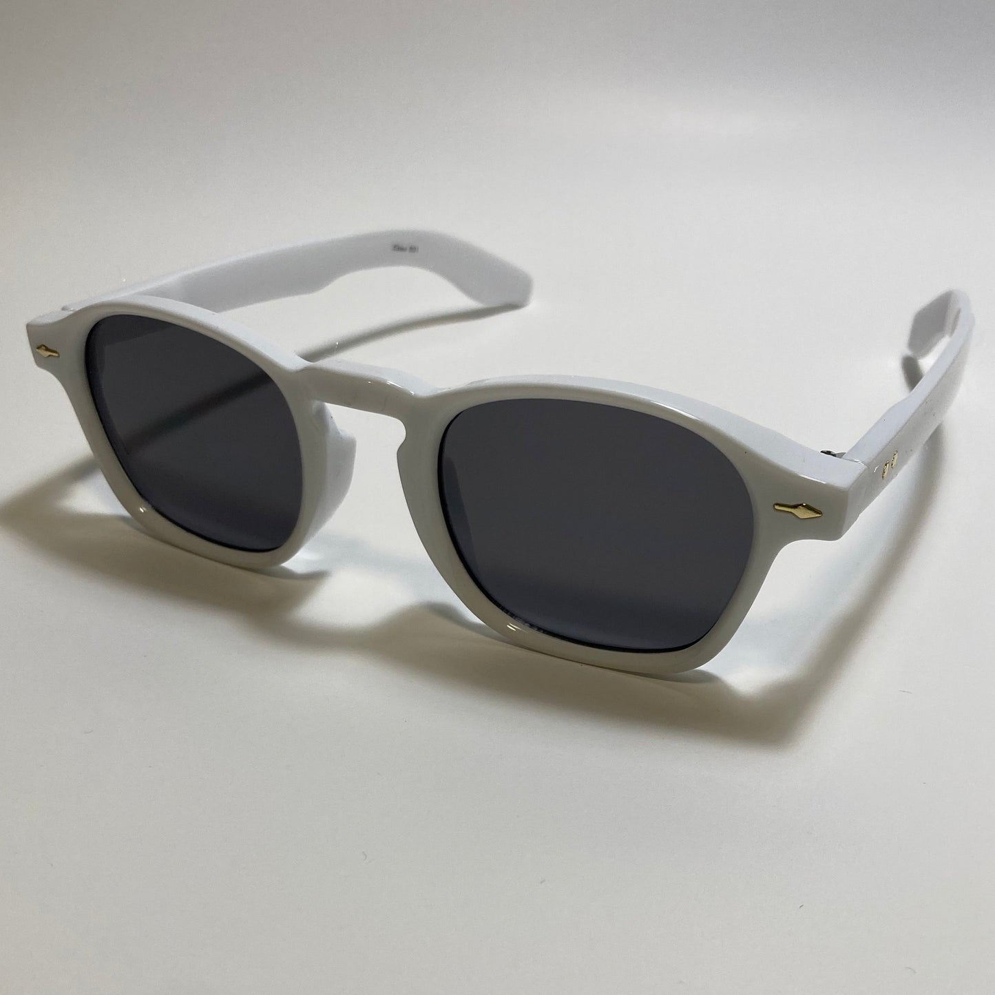 white round wayfarer sunglasses with black lenses
