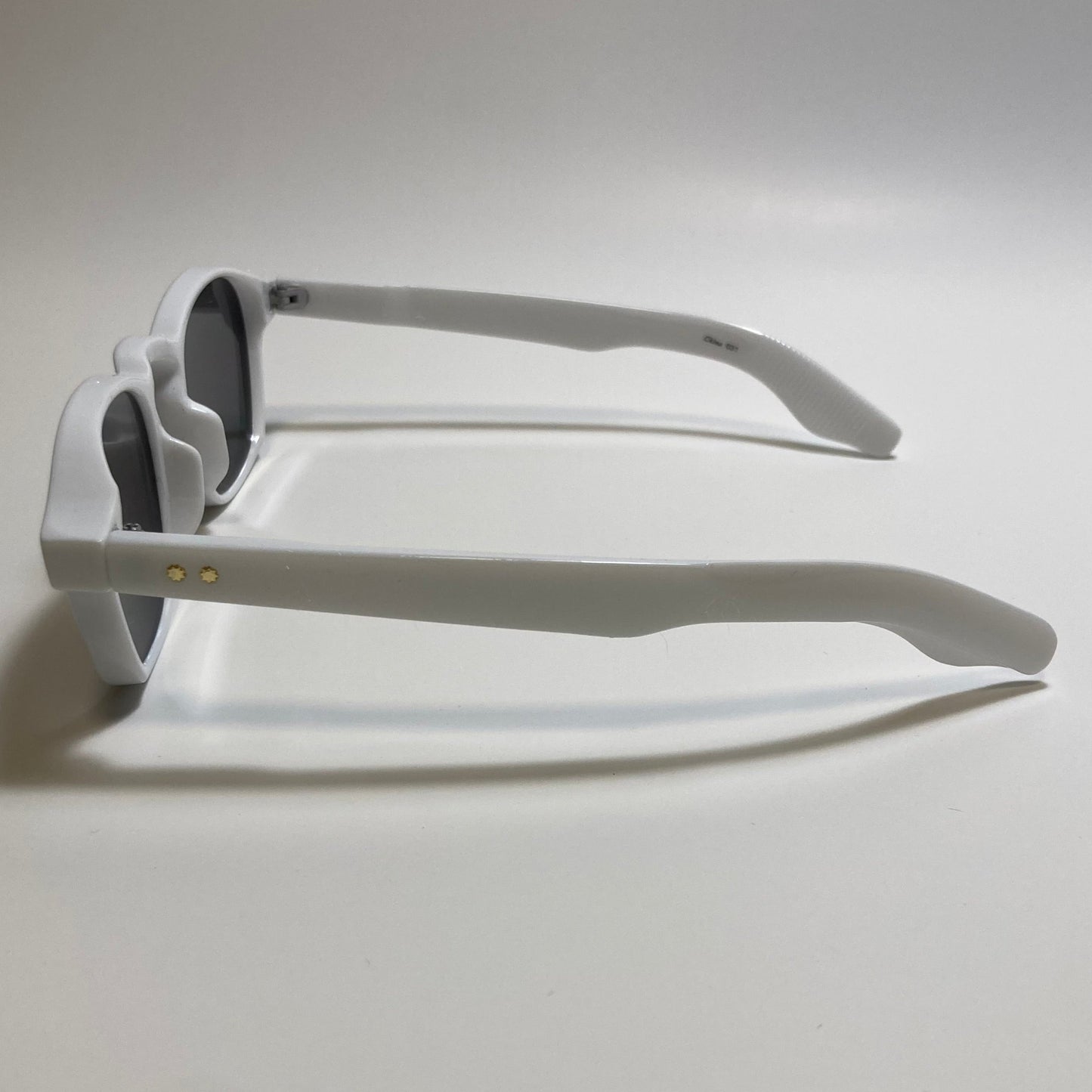 white round wayfarer sunglasses with black lenses
