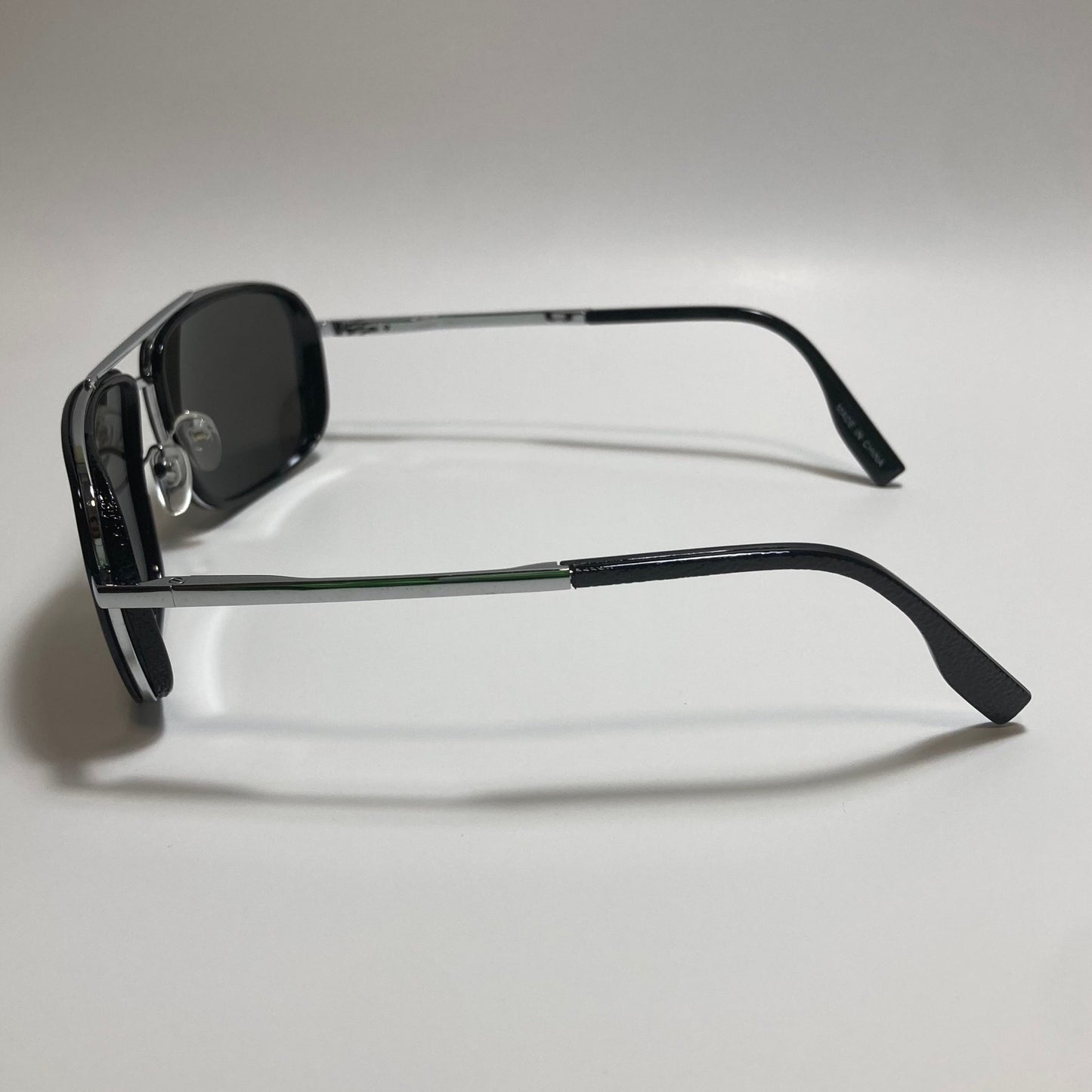 mens and womens black and silver mirrored aviator sunglasses