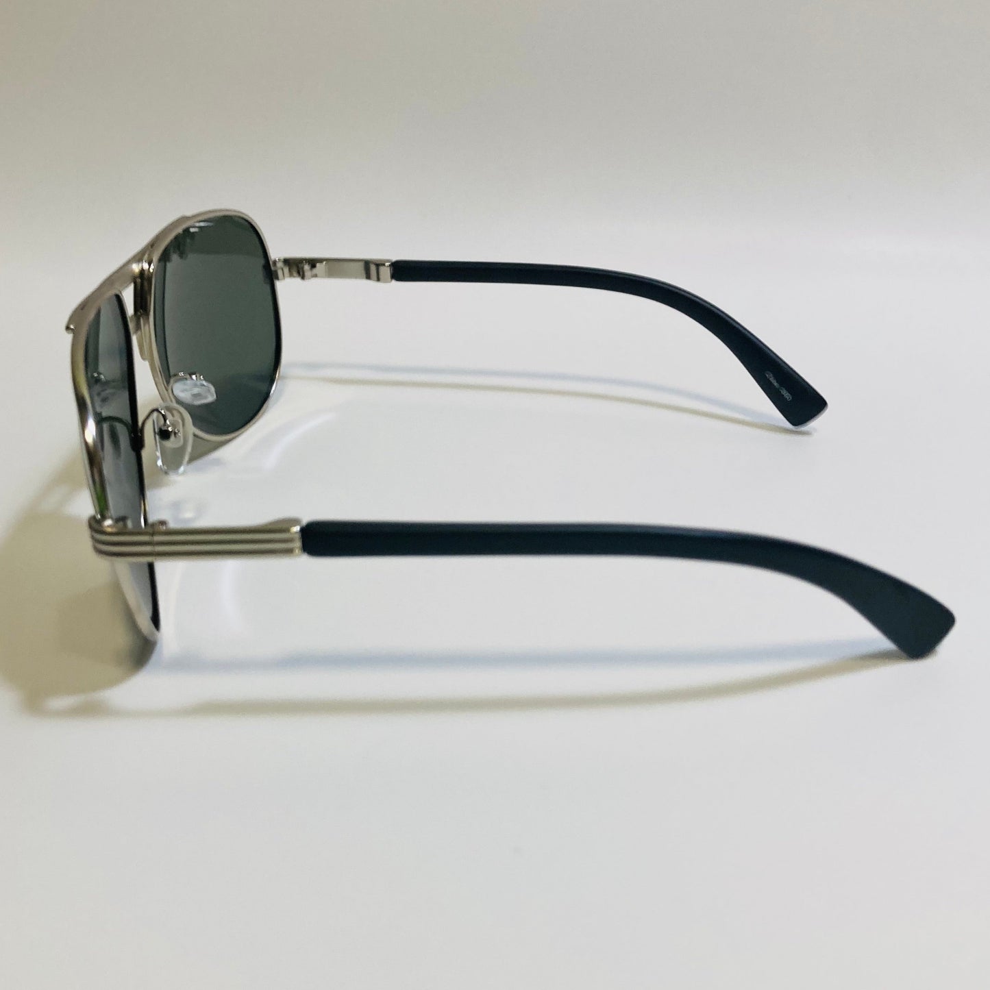 Polarized Silver and green aviator sunglasses with engraved metal frame