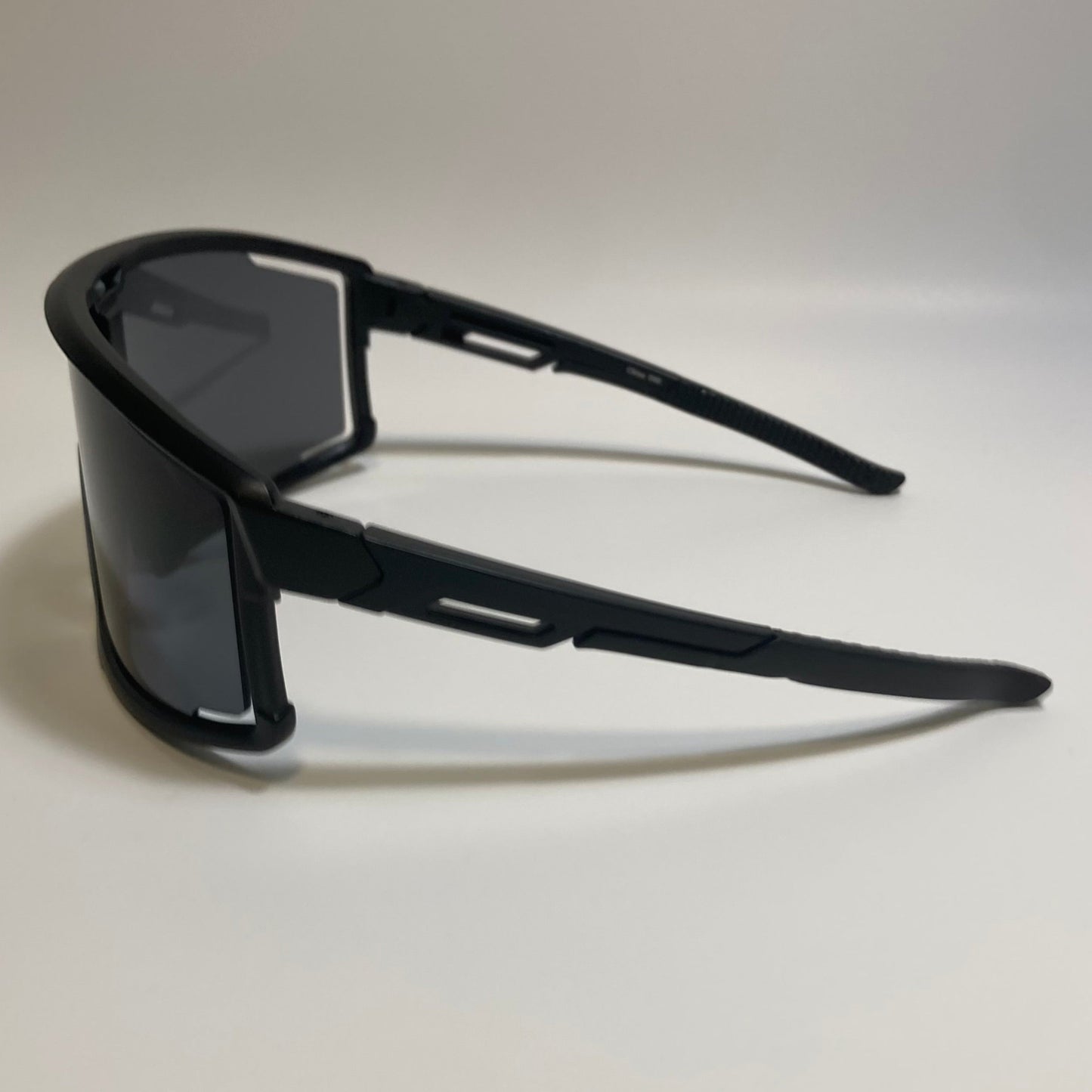 mens and womens black sport sunglasses