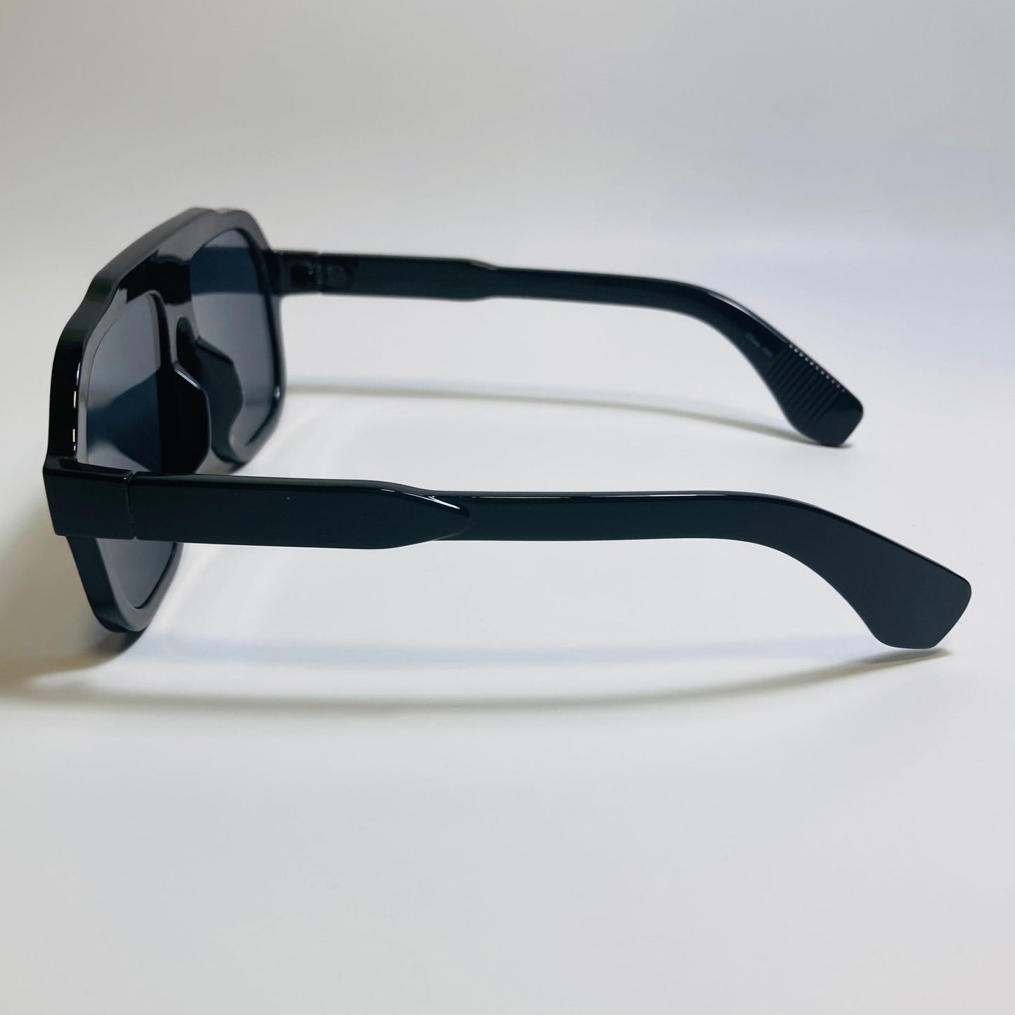 Mens and womens unisex black and gold square aviator 70s sunglasses