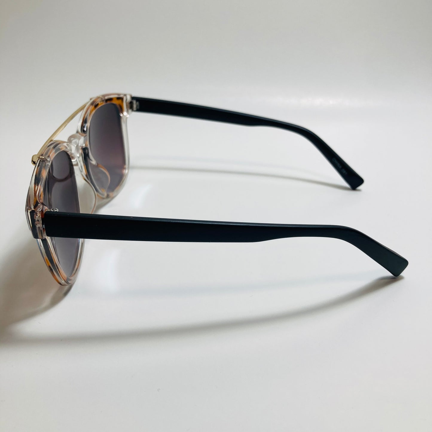 mens and womens clear black and blue mirrored round sunglasses with crossbar