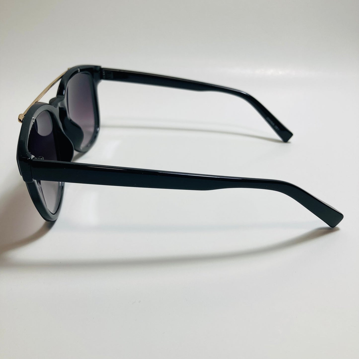 mens and womens black round sunglasses with crossbar