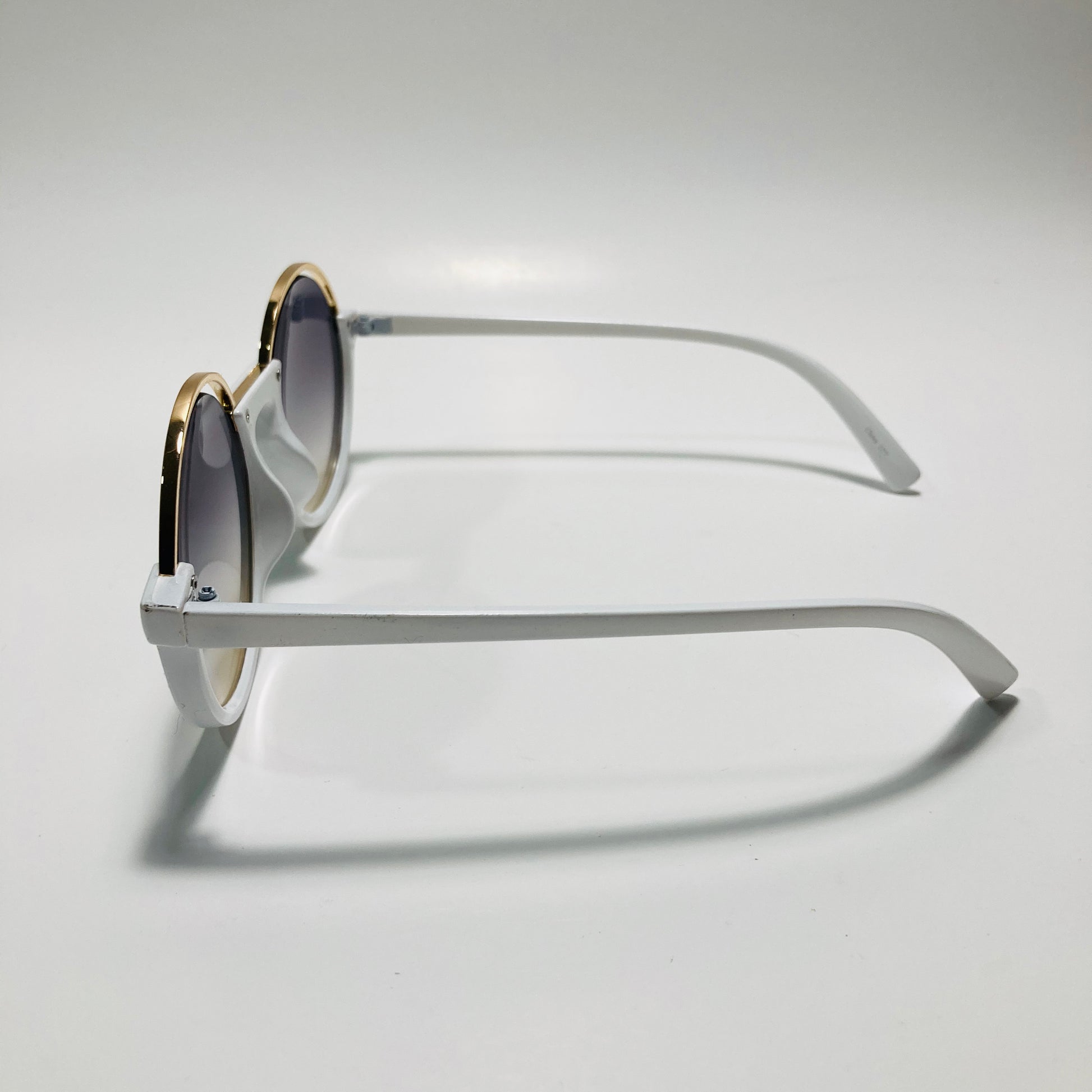 womens white and gray round sunglasses