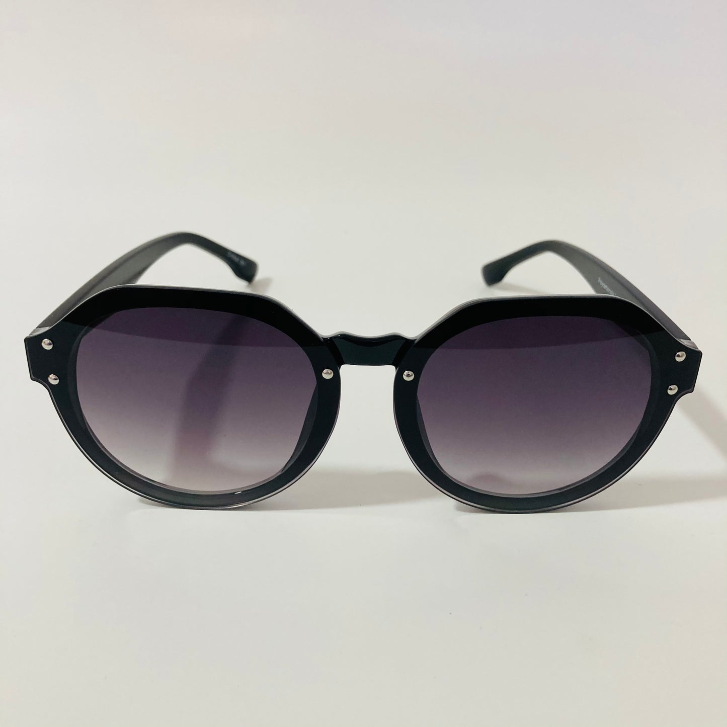 womens black round sunglasses