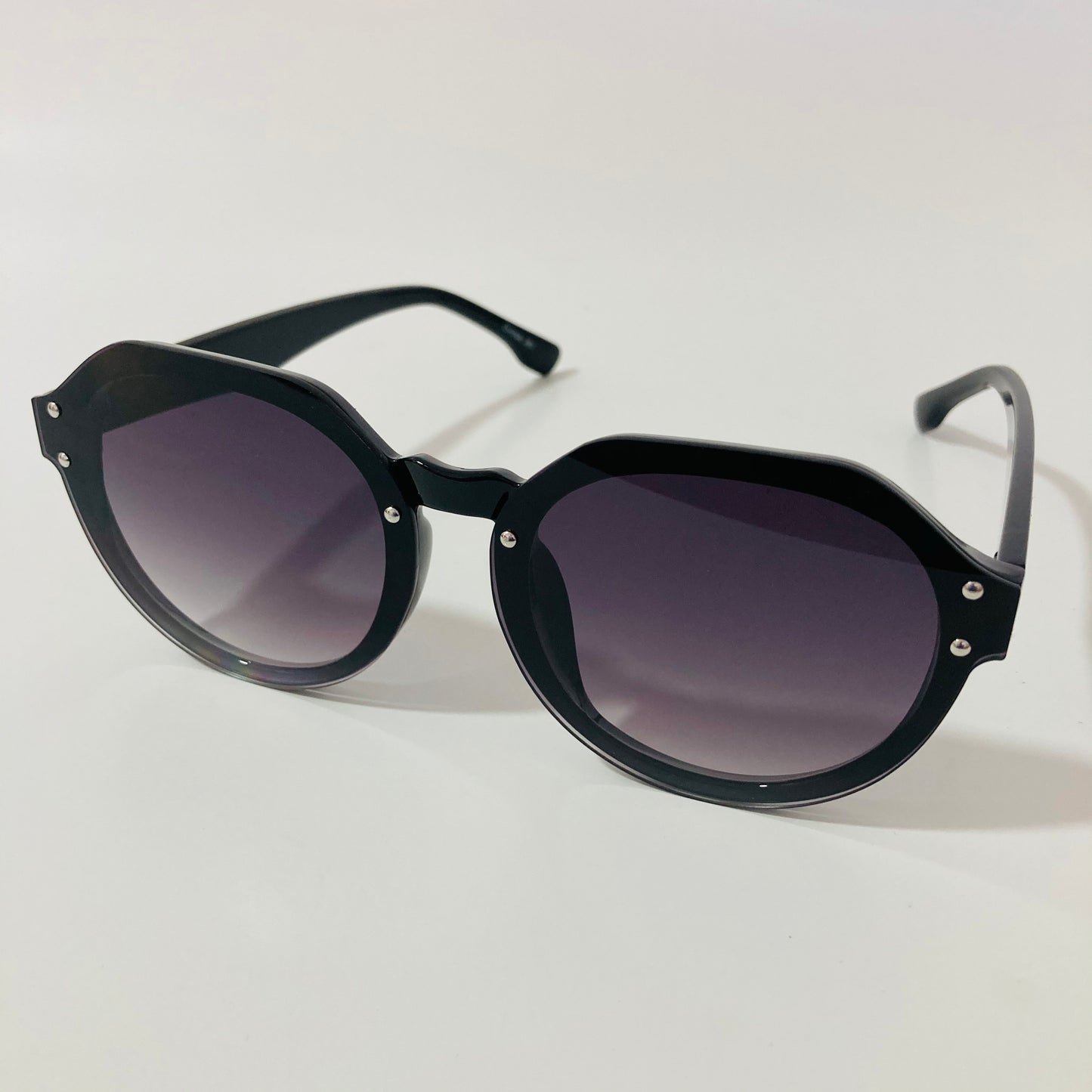 womens black round sunglasses