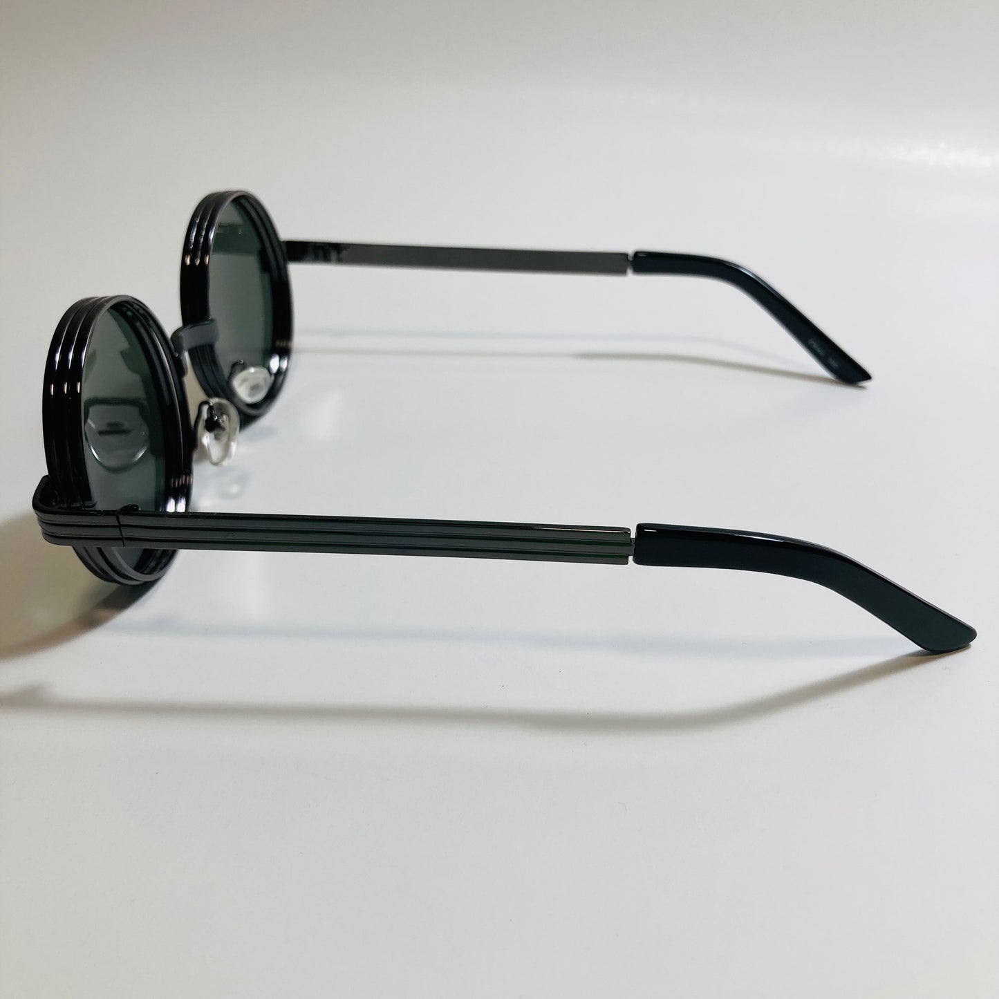 mens and womens black and green round steampunk sunglases