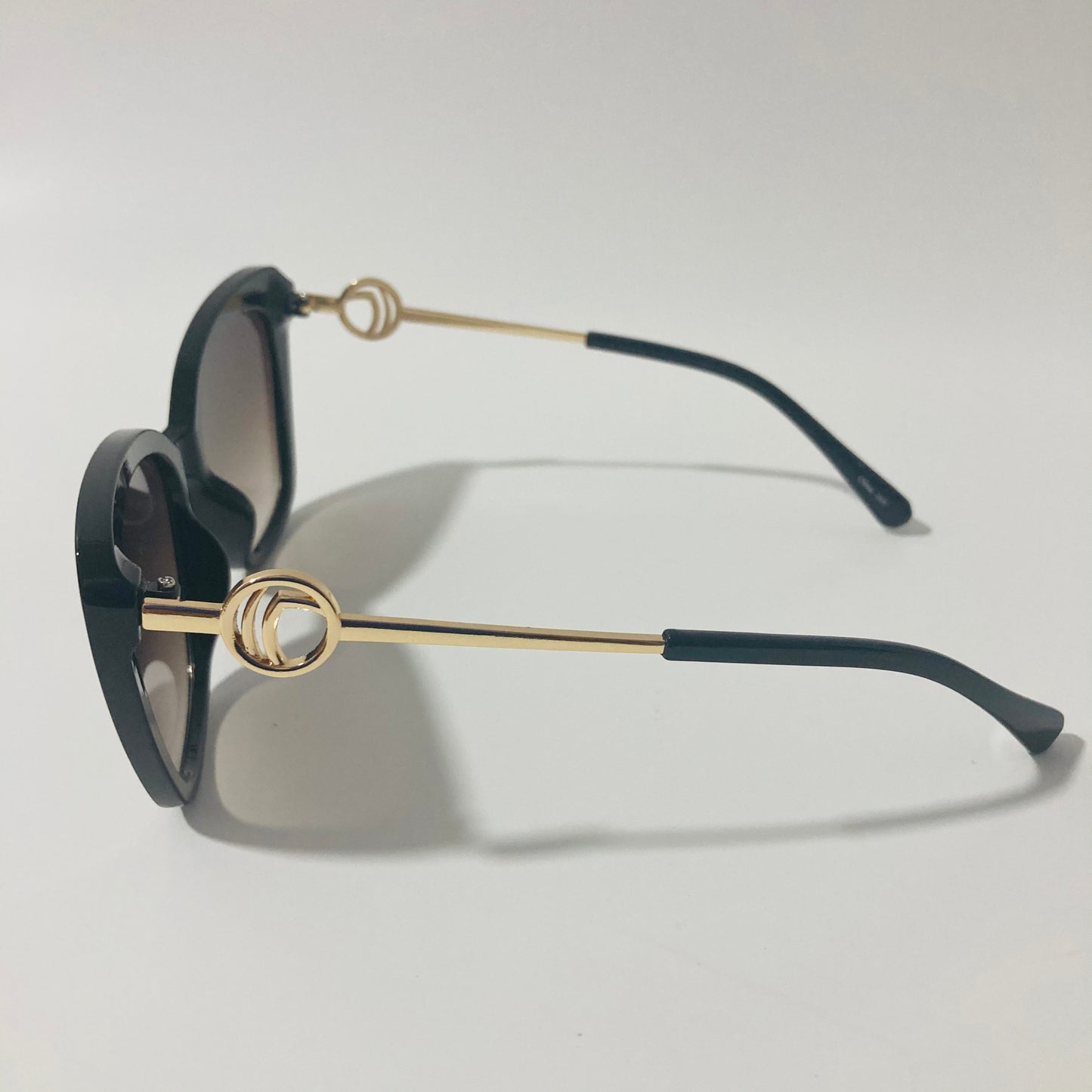 womens black cat eye sunglasses with gray lenses