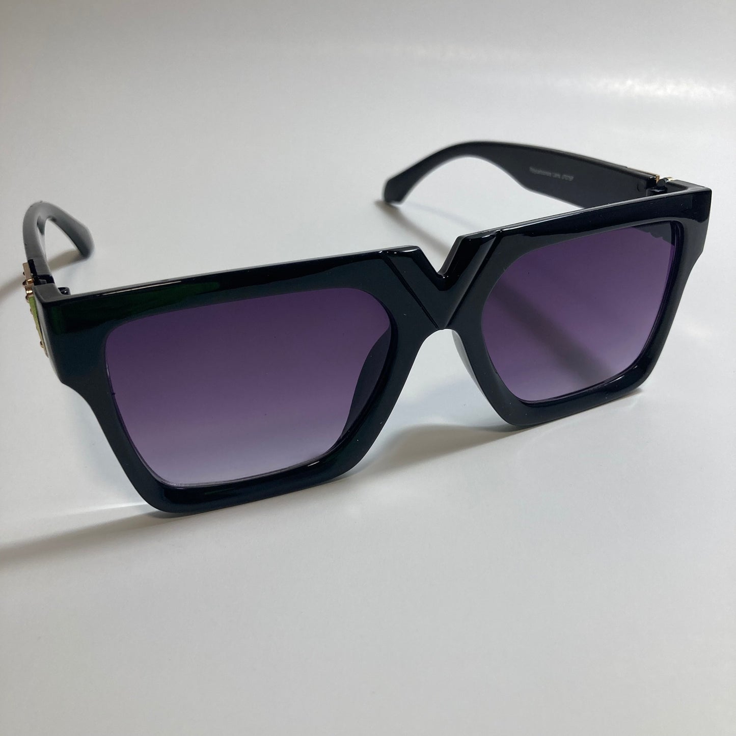 mens and womens black square sunglasses