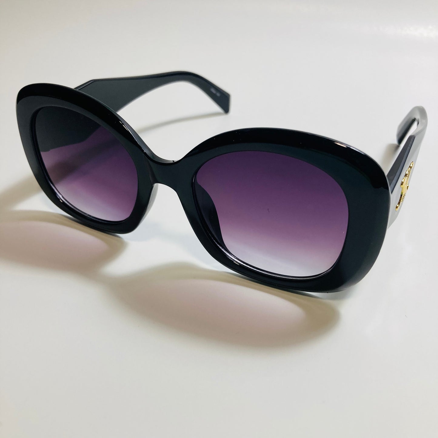 womens black round sunglasses with black lenses