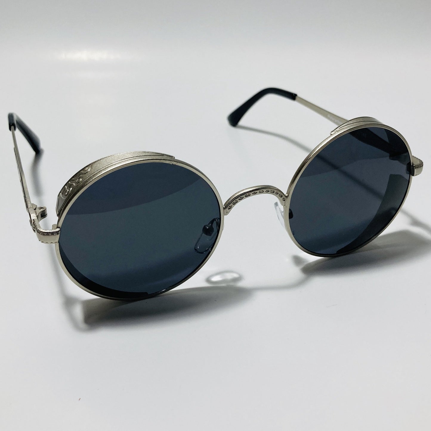men and women silver and black round steampunk sunglasses