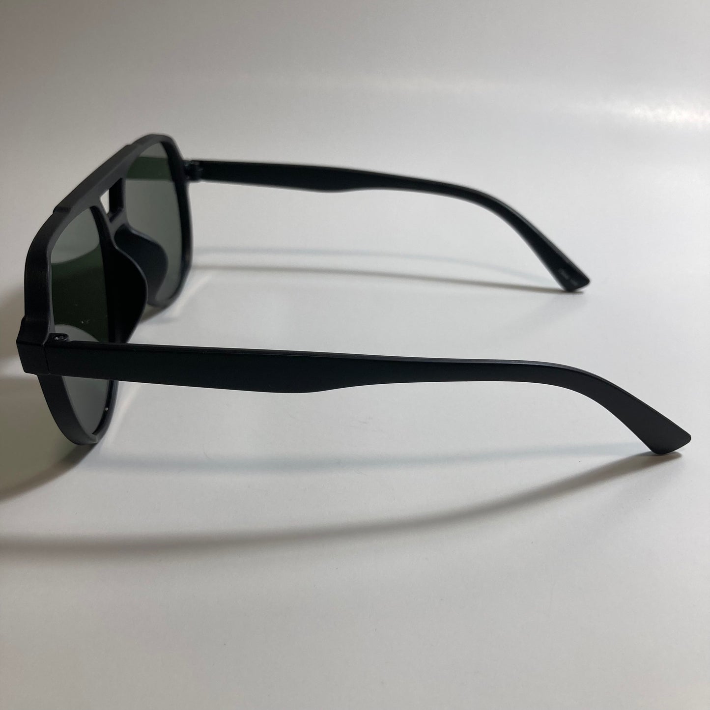 mens and womens black and green aviator sunglasses