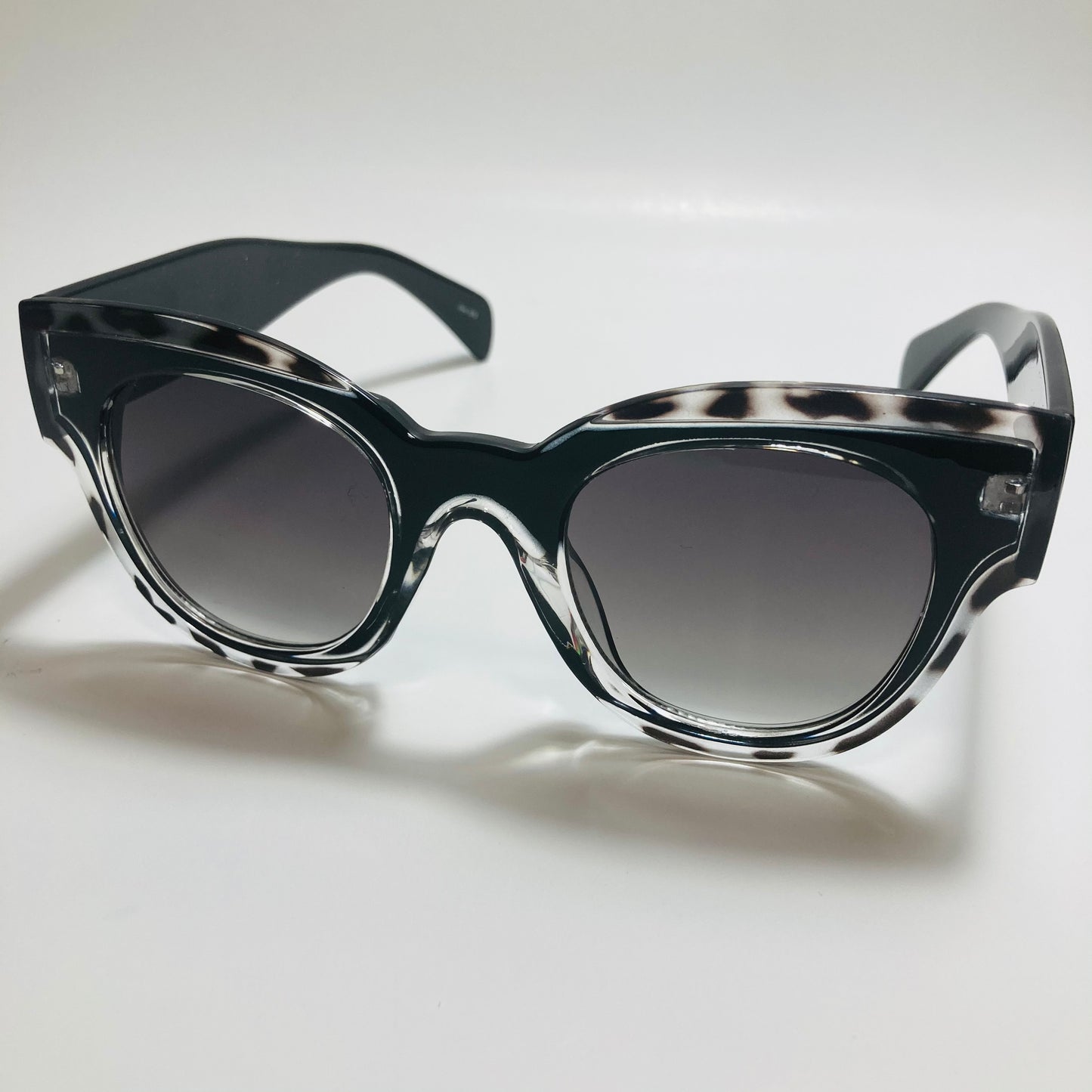 black womens round oversize sunglasses