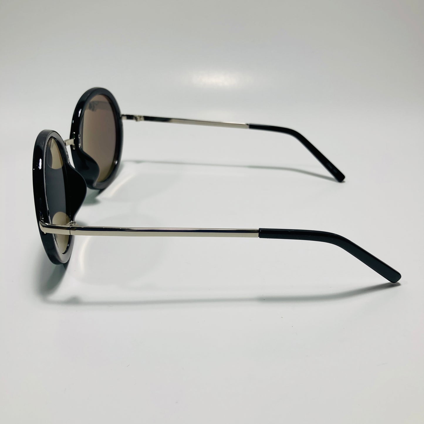 womens black and gray round sunglasses