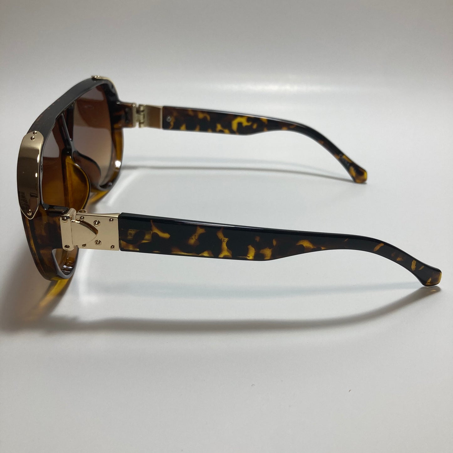 mens and womens brown aviator sunglasses