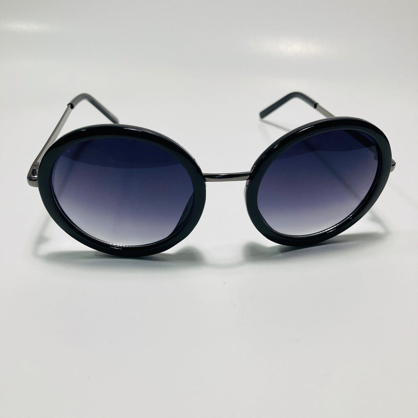 womens black round sunglasses