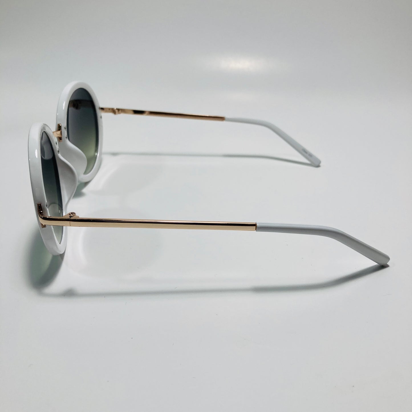 womens white and green round sunglasses