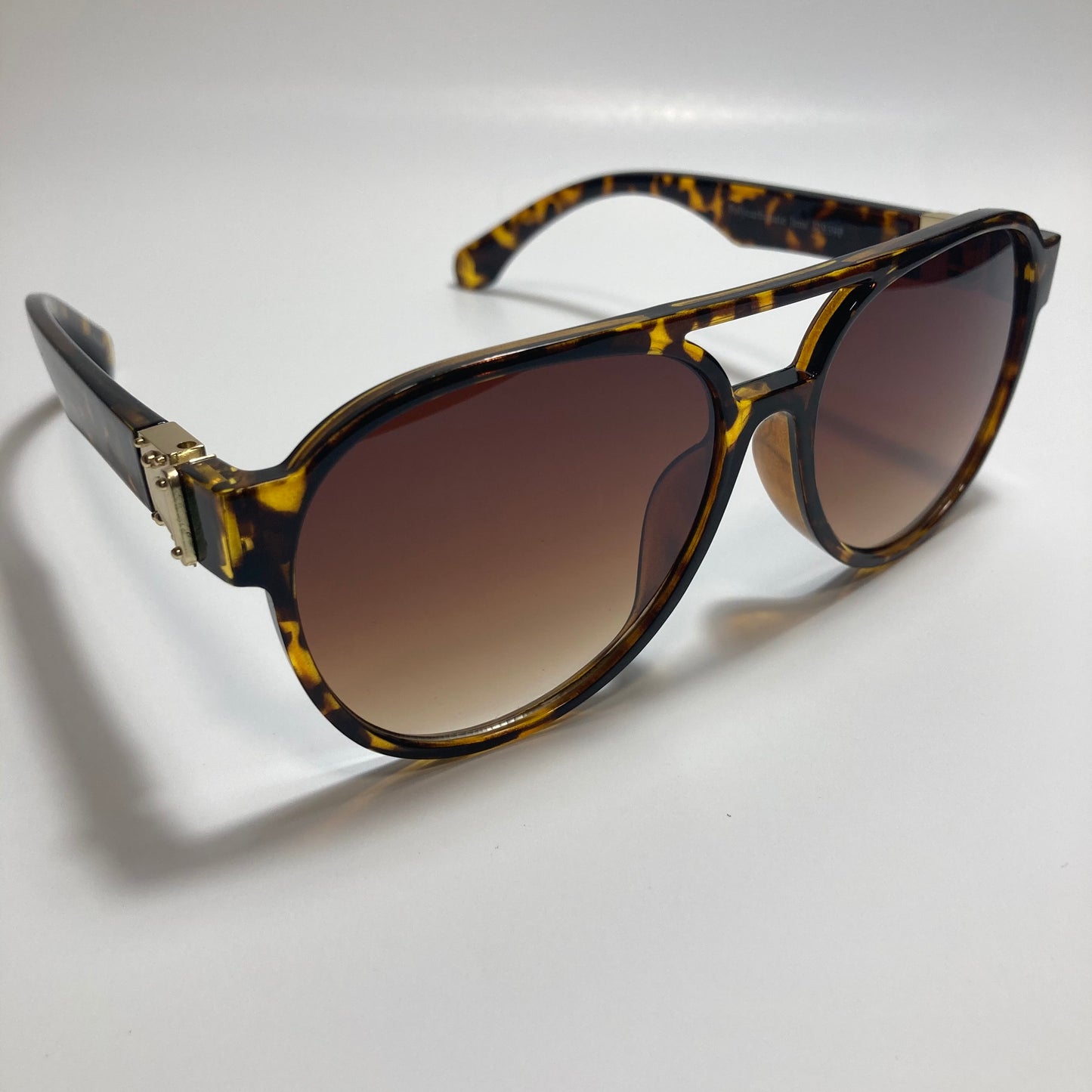 mens and womens brown aviator sunglasses