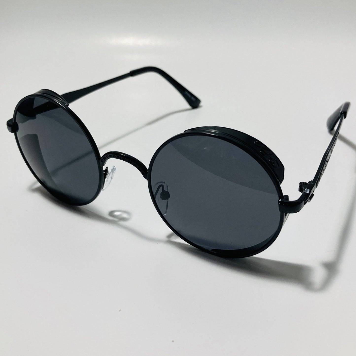 men and women black round steampunk sunglasses