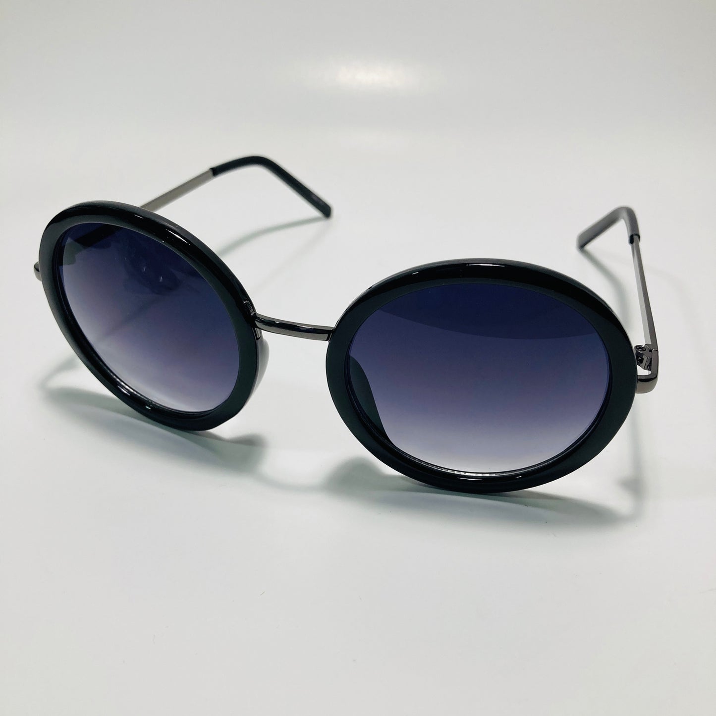 womens black round sunglasses