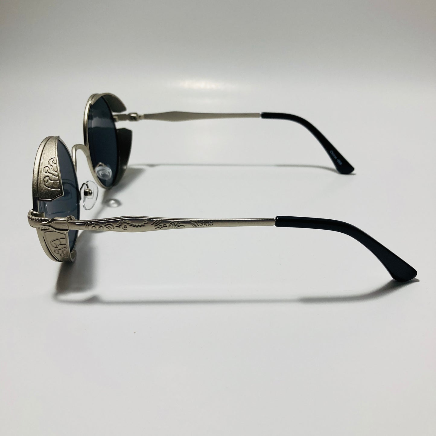 men and women silver and black round steampunk sunglasses