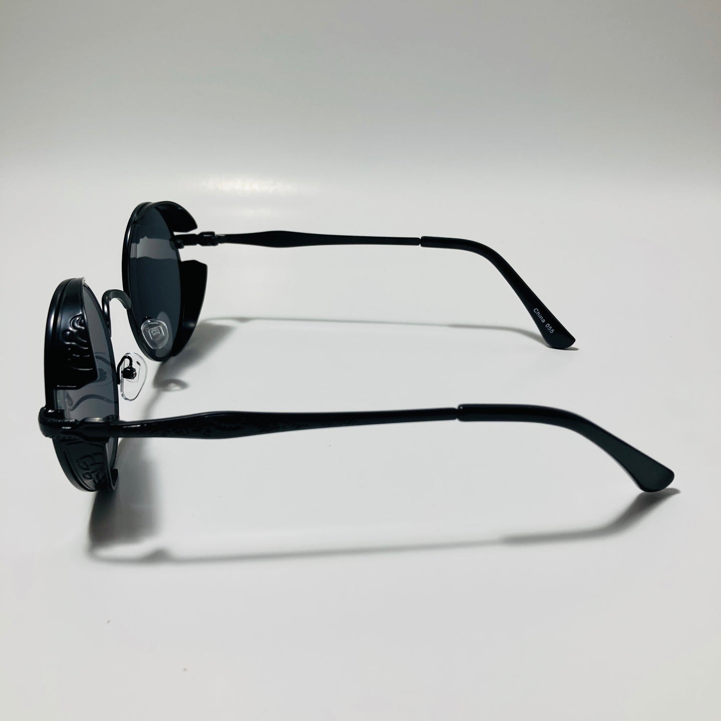 men and women black round steampunk sunglasses