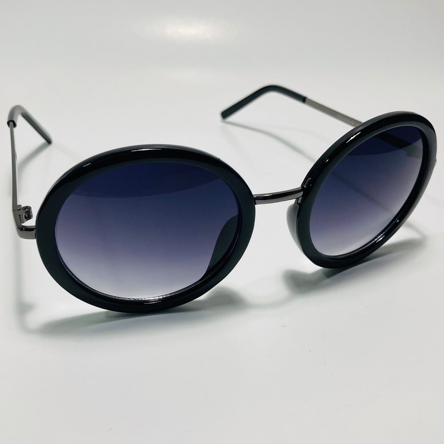 womens black round sunglasses