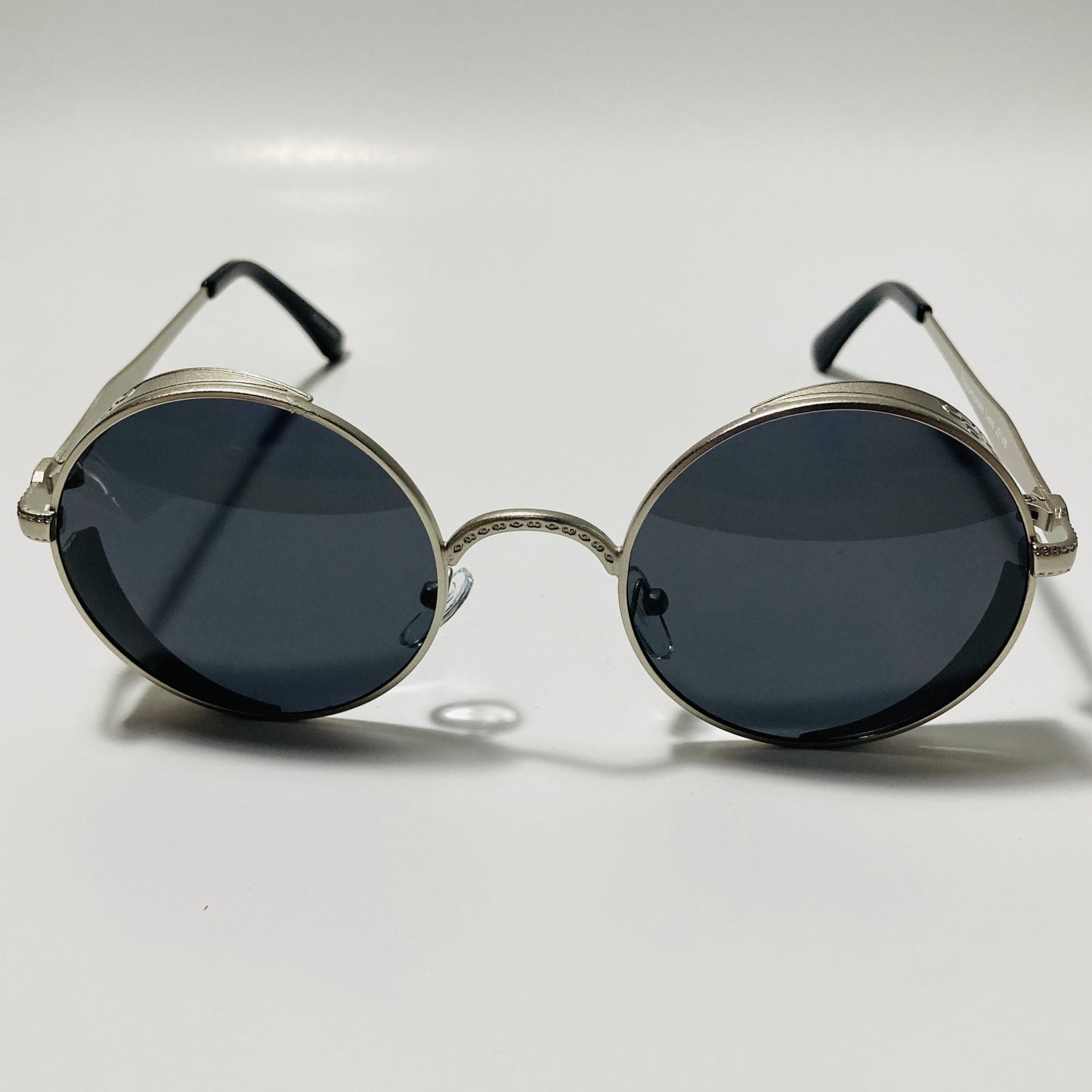 men and women silver and black round steampunk sunglasses