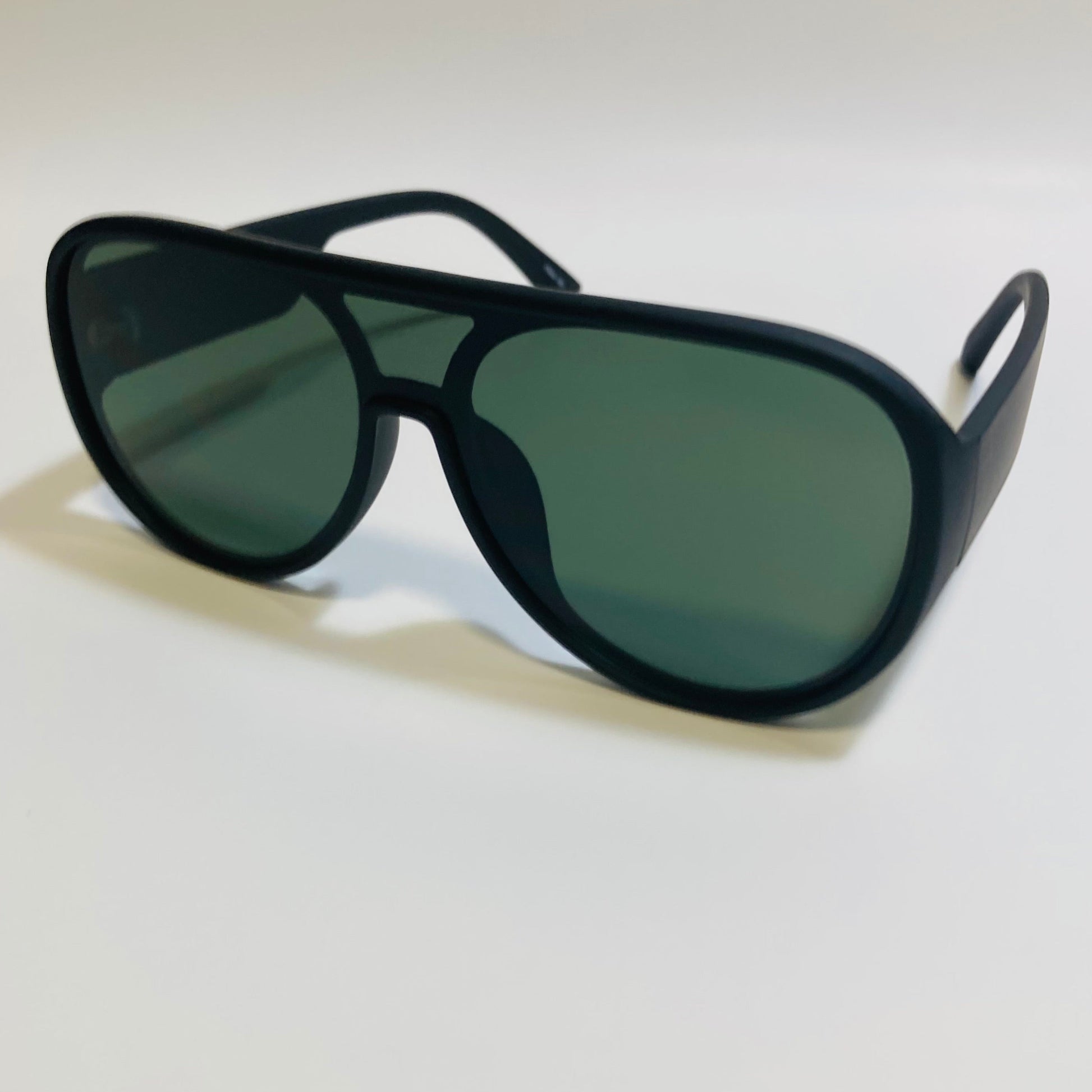 mens and womens black and green retro aviator sunglasses 