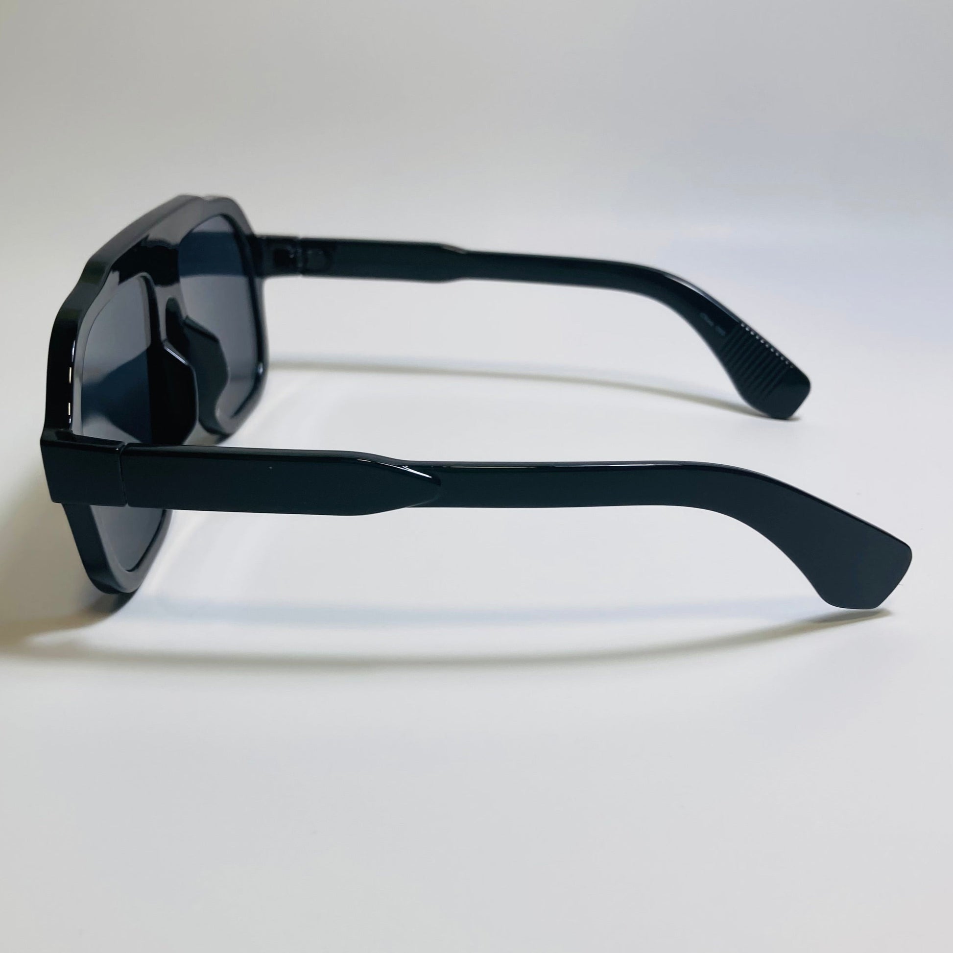 Mens and womens unisex black and gold square aviator 70s sunglasses